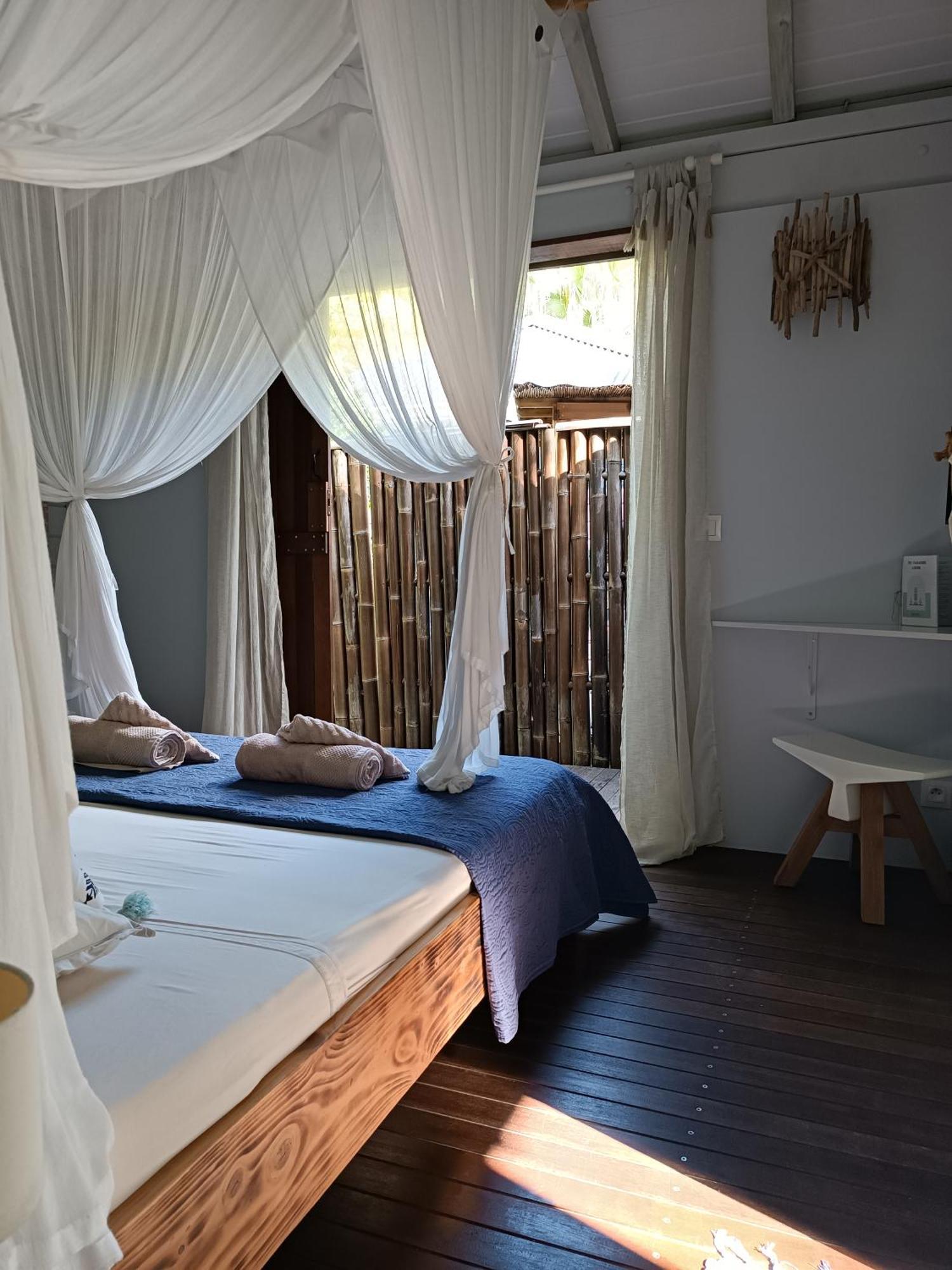 Tiki Paradise Lodge Fwi Сент-Анн Экстерьер фото