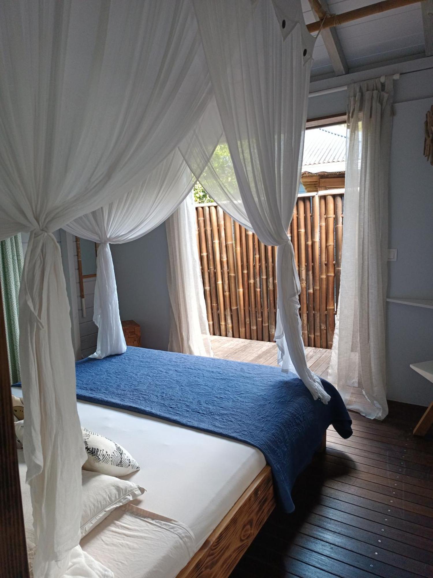 Tiki Paradise Lodge Fwi Сент-Анн Экстерьер фото