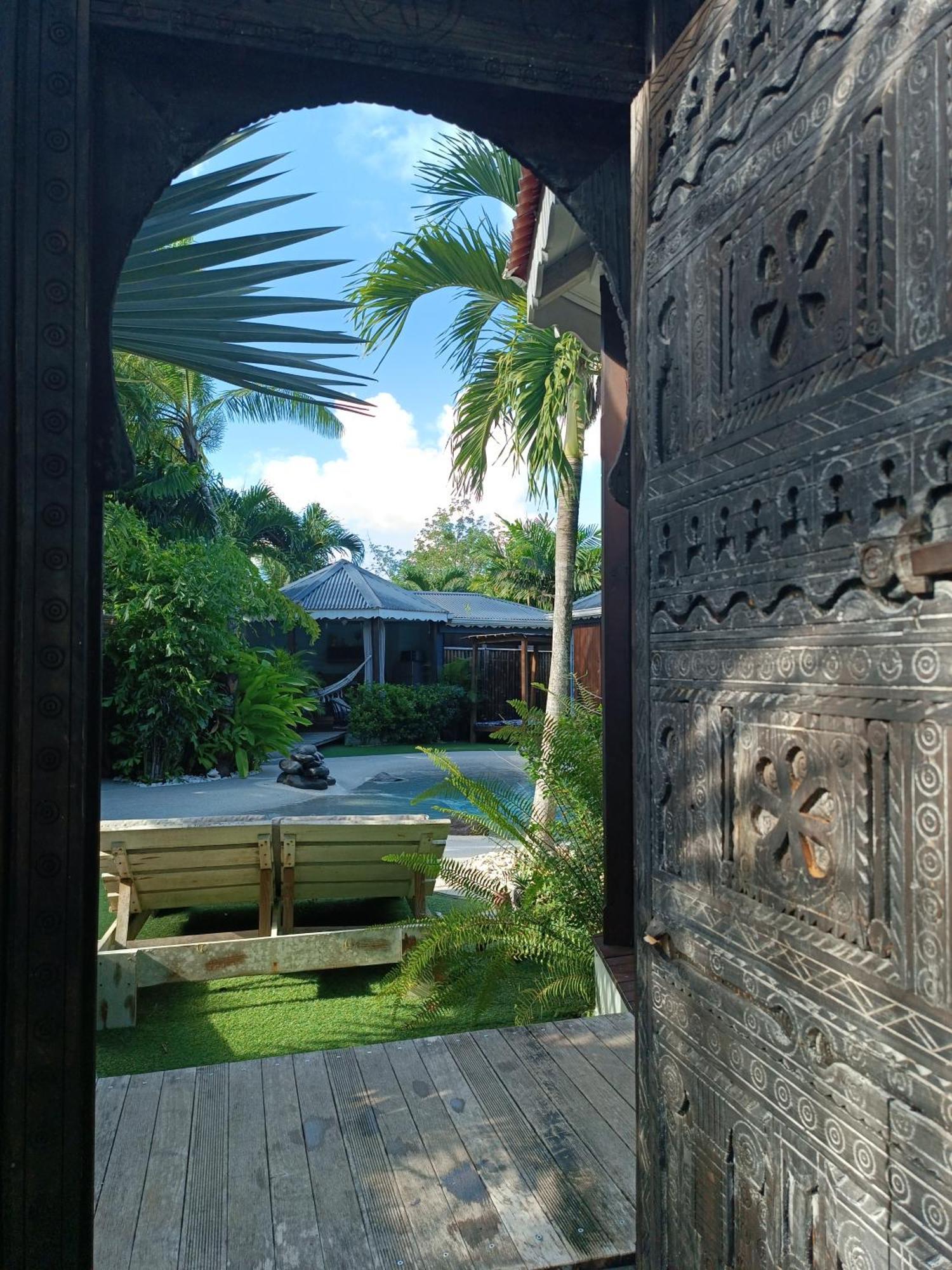 Tiki Paradise Lodge Fwi Сент-Анн Экстерьер фото