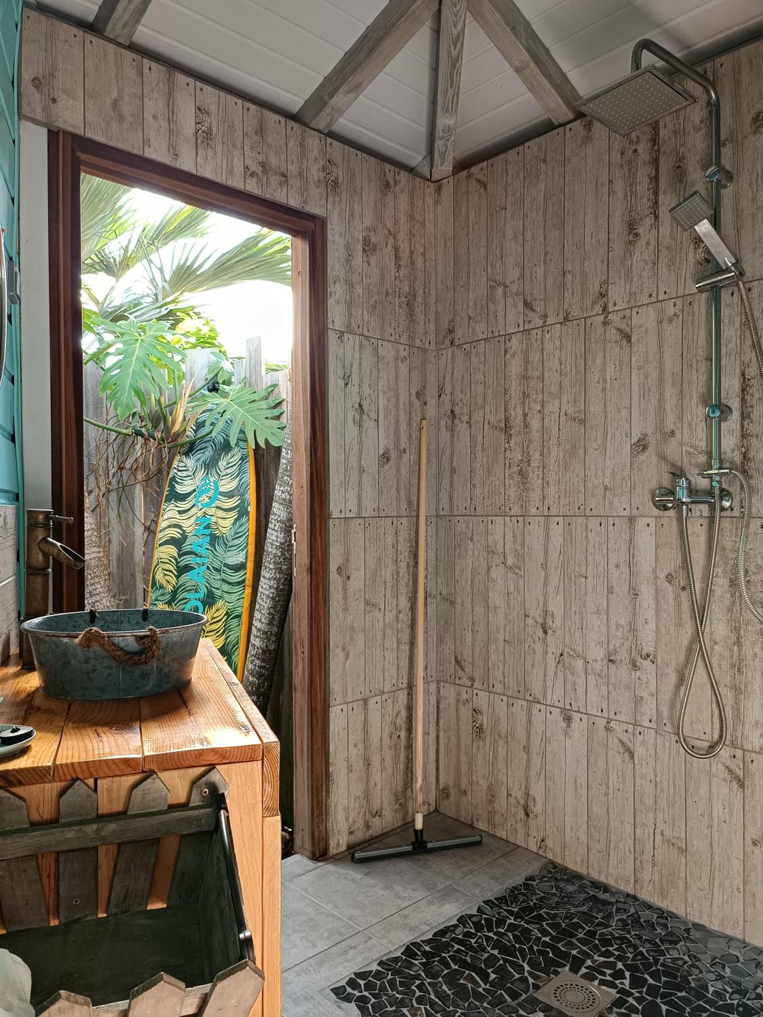 Tiki Paradise Lodge Fwi Сент-Анн Экстерьер фото